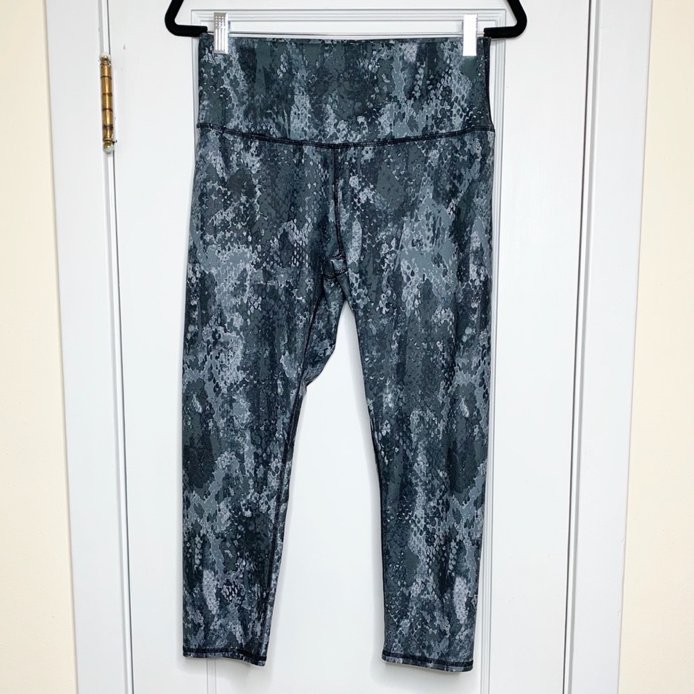 ALO YOGA Black Python Airbrush High Waisted Leggin - Picture 4 of 14